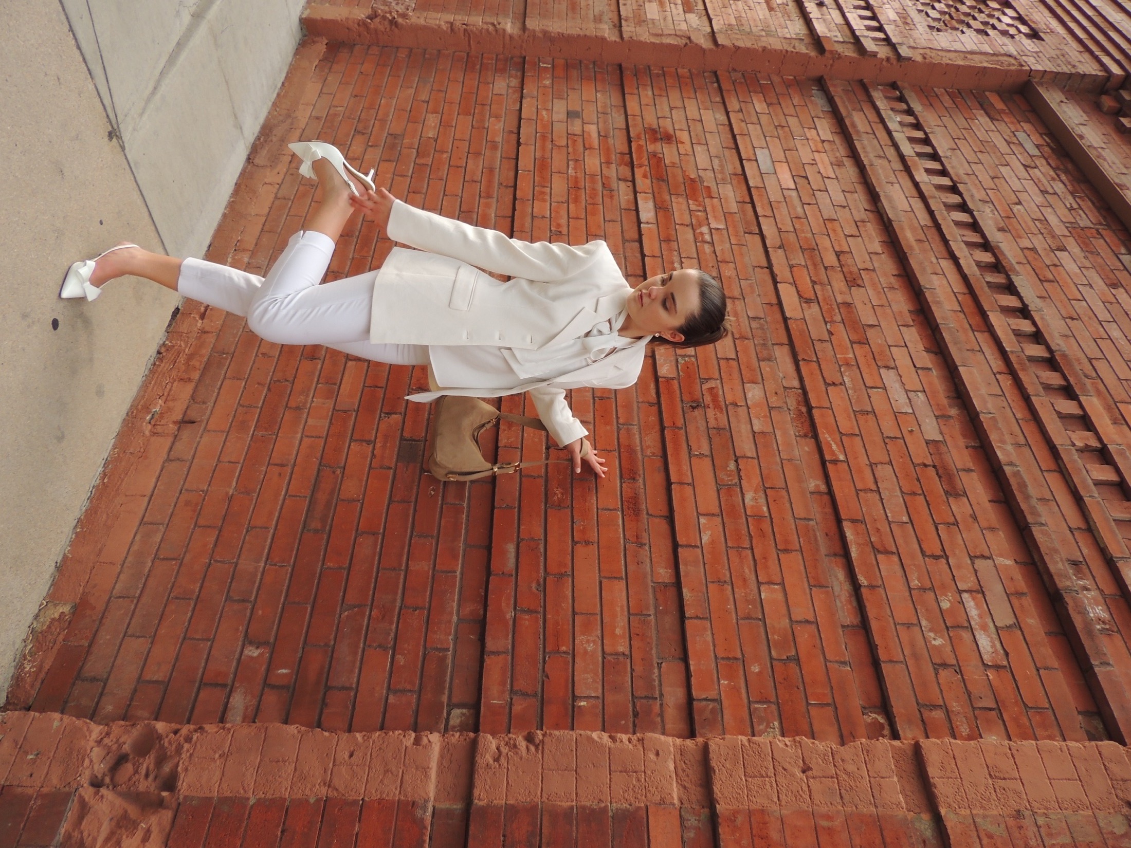 Bianca against Red Brick
